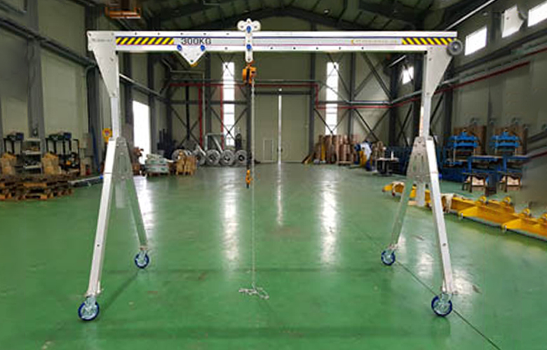 aluminum mobile gantry crane, custom-made aluminum mobile gantry crane, MRO mobile aluminum gantry crane